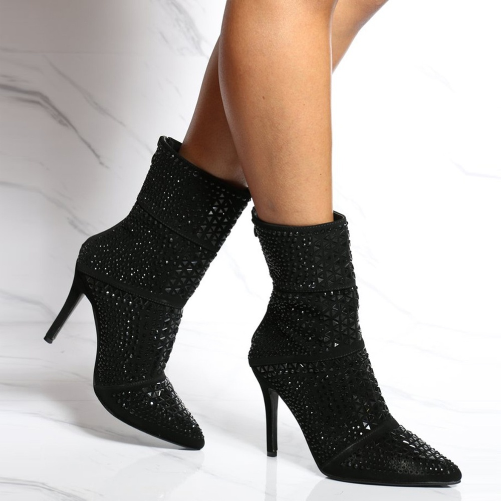 Elegant Black Heeled Boots